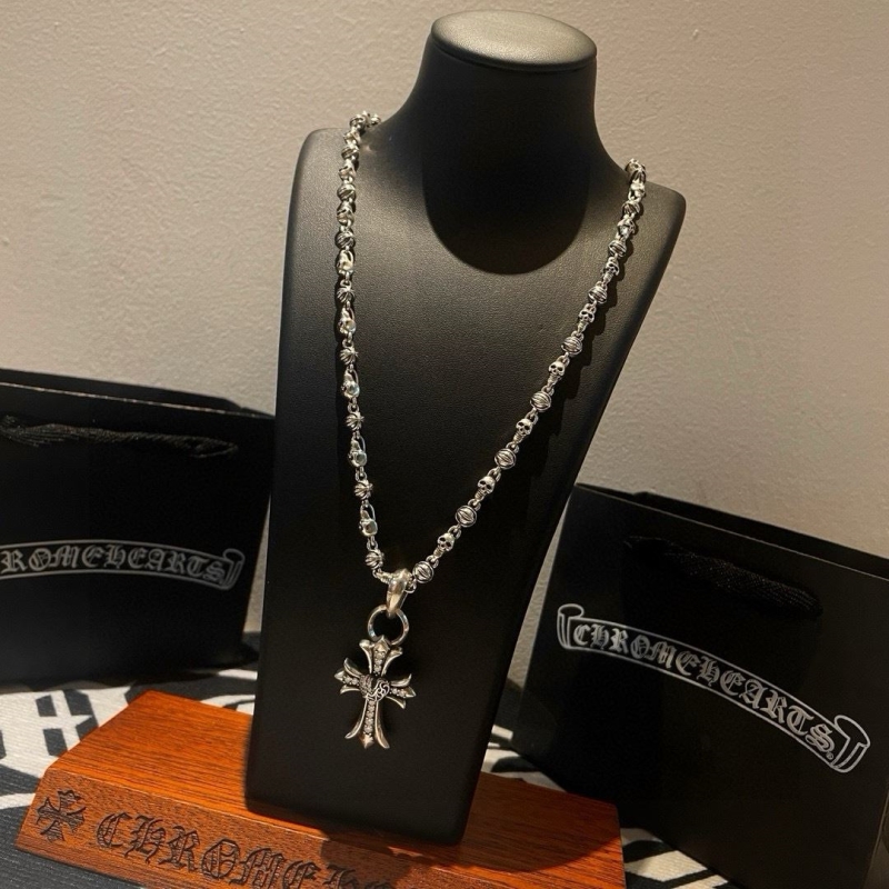 Ch*0me He**ts necklaces